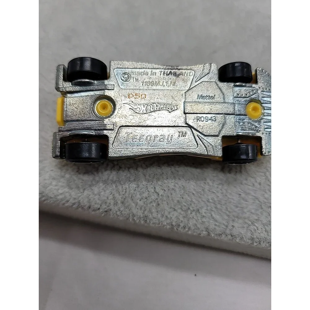Hot Wheels Teegray Yellow Exotic Sports Car with Chrome Wheels 1:64